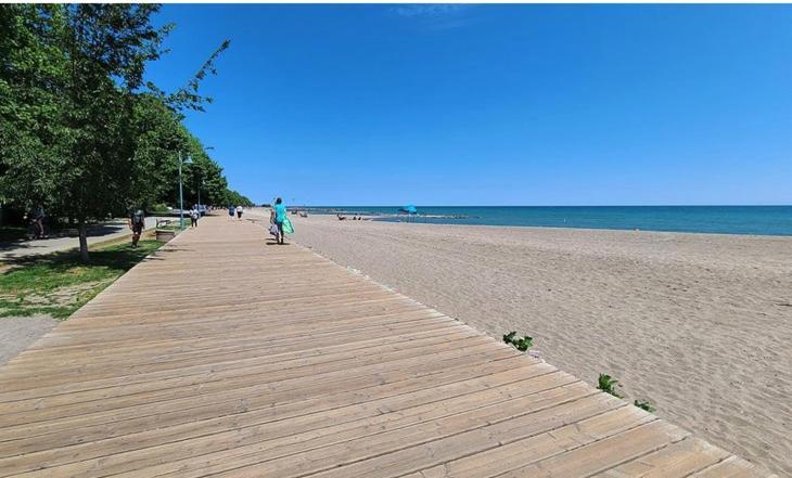 Stunning Rooms In Townhouse Across The Beach Toronto Esterno foto