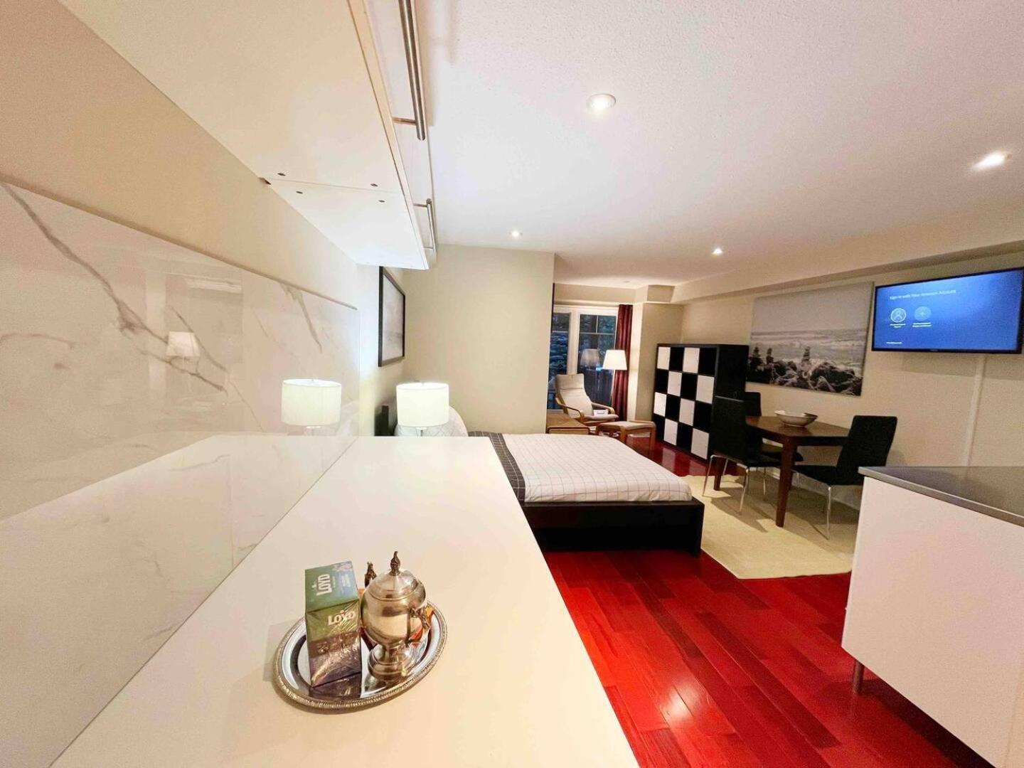 Stunning Rooms In Townhouse Across The Beach Toronto Esterno foto